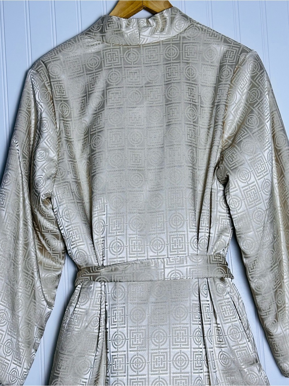 Natori Women's Infinity Jacquard Puffer Robe Color Light Taupe Size XS NWT - Picture 7 of 11